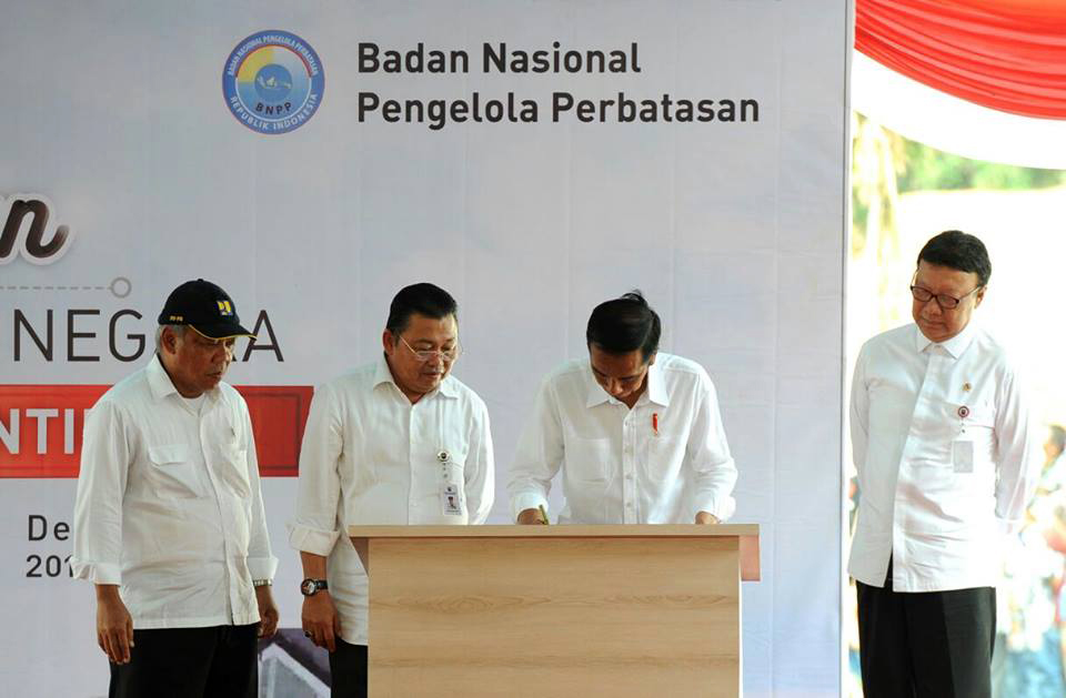 Presiden Jokowi saat meresmikan PLBN Entikong. (setneg)