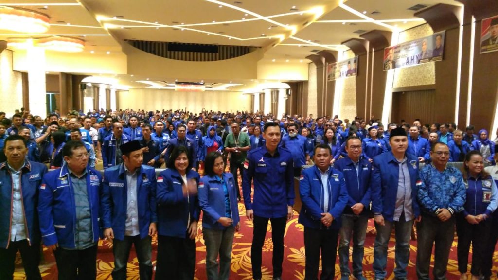 Komandan Kogasma Partai Demokrat, Agus Harimurti Yudhoyono didelan ribuan kader demokrat di Qubu Resort foto joni