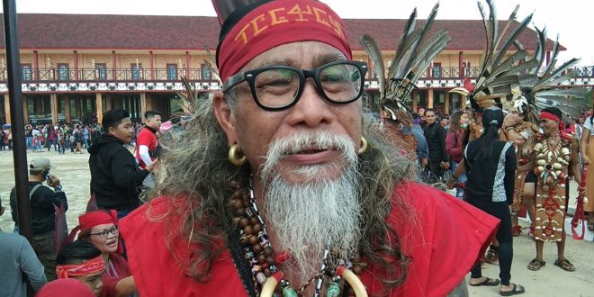 Warga Malaysia Puji Rumah Adat Dayak Ramin Bantang 