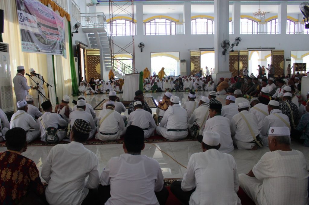 Foto---Jemaah haji Kabupaten Sanggau tiba di Masjid Agung Al-Muawwanah pada Kamis (29/8) siang dalam keadaan selamat dan sehat