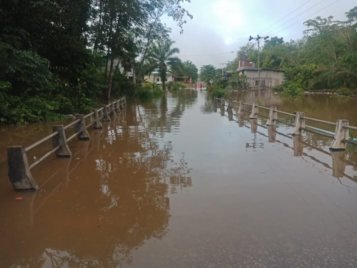 Foto--Sejumlah titik banjir di Kecamatan Bonti yang terjadi sejak Selasa (10/12) malam